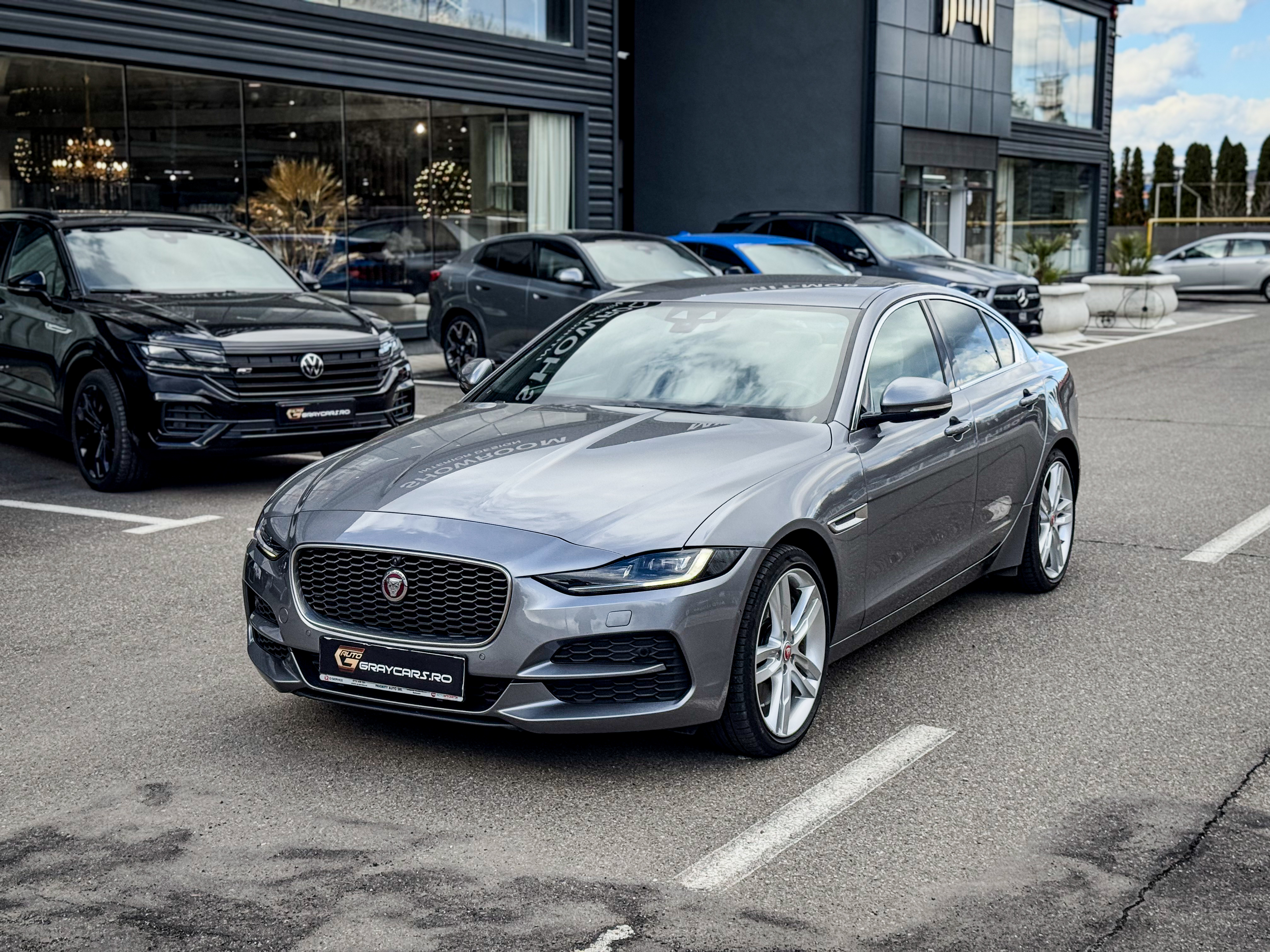 P300 AWD HSE