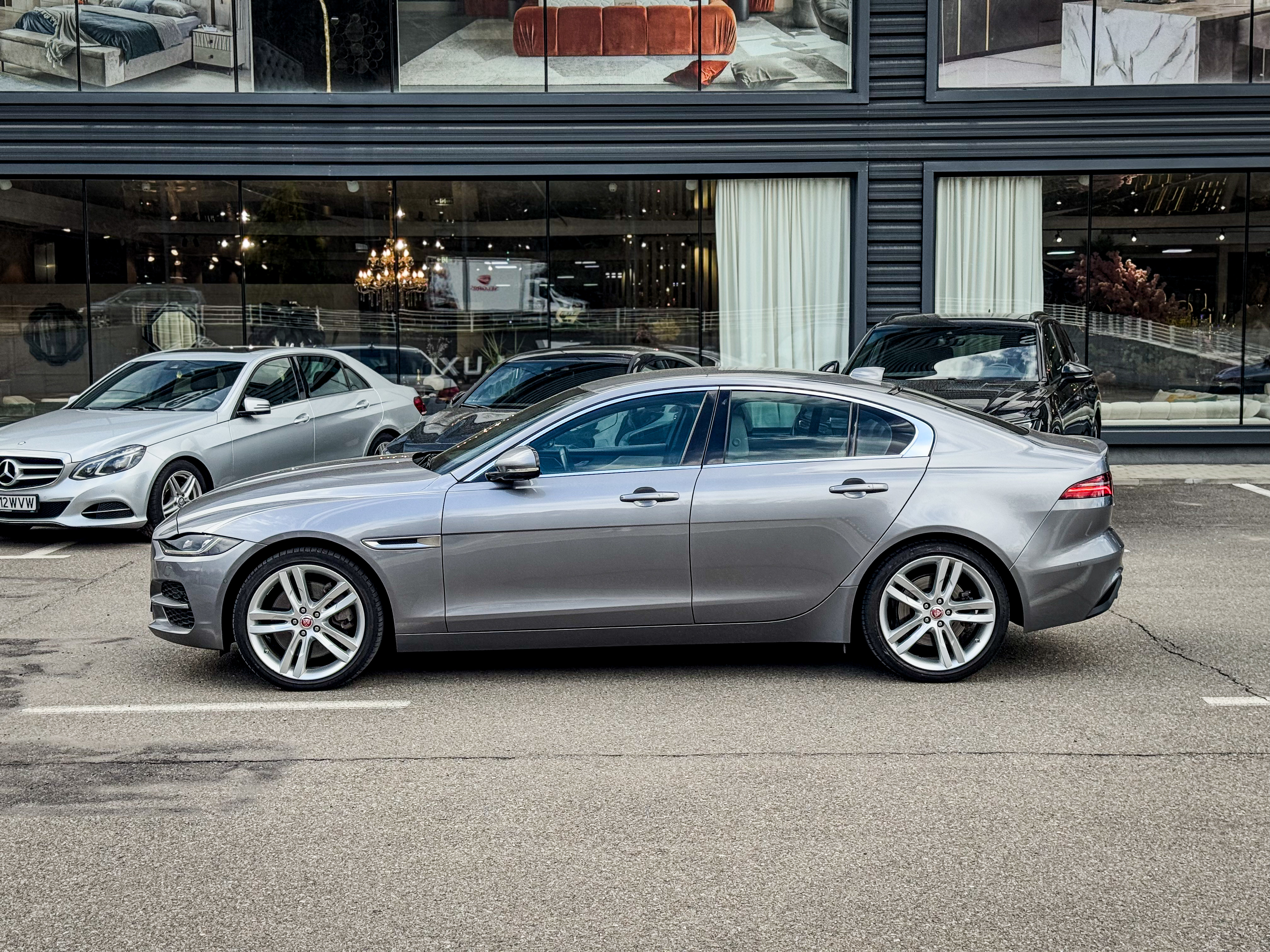 P300 AWD HSE