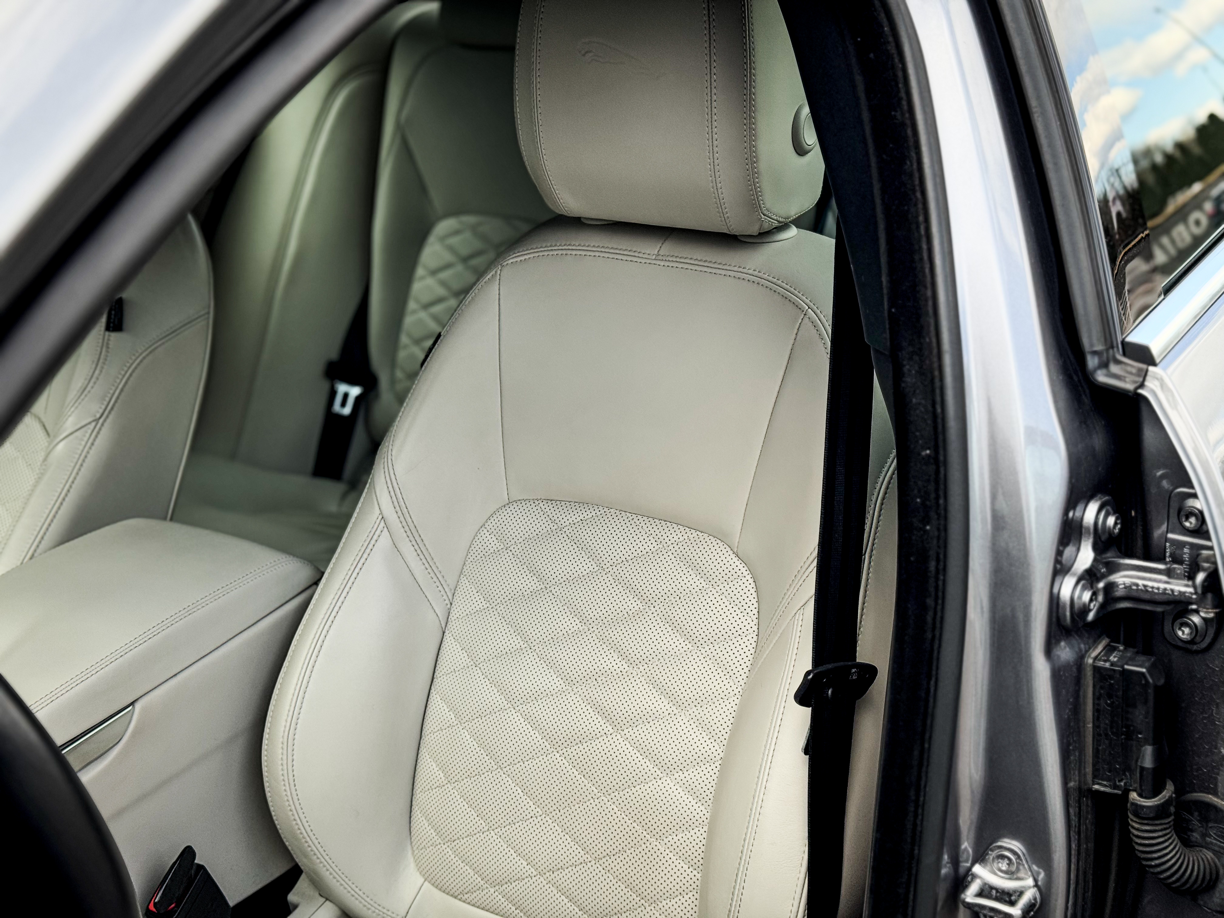 P300 AWD HSE