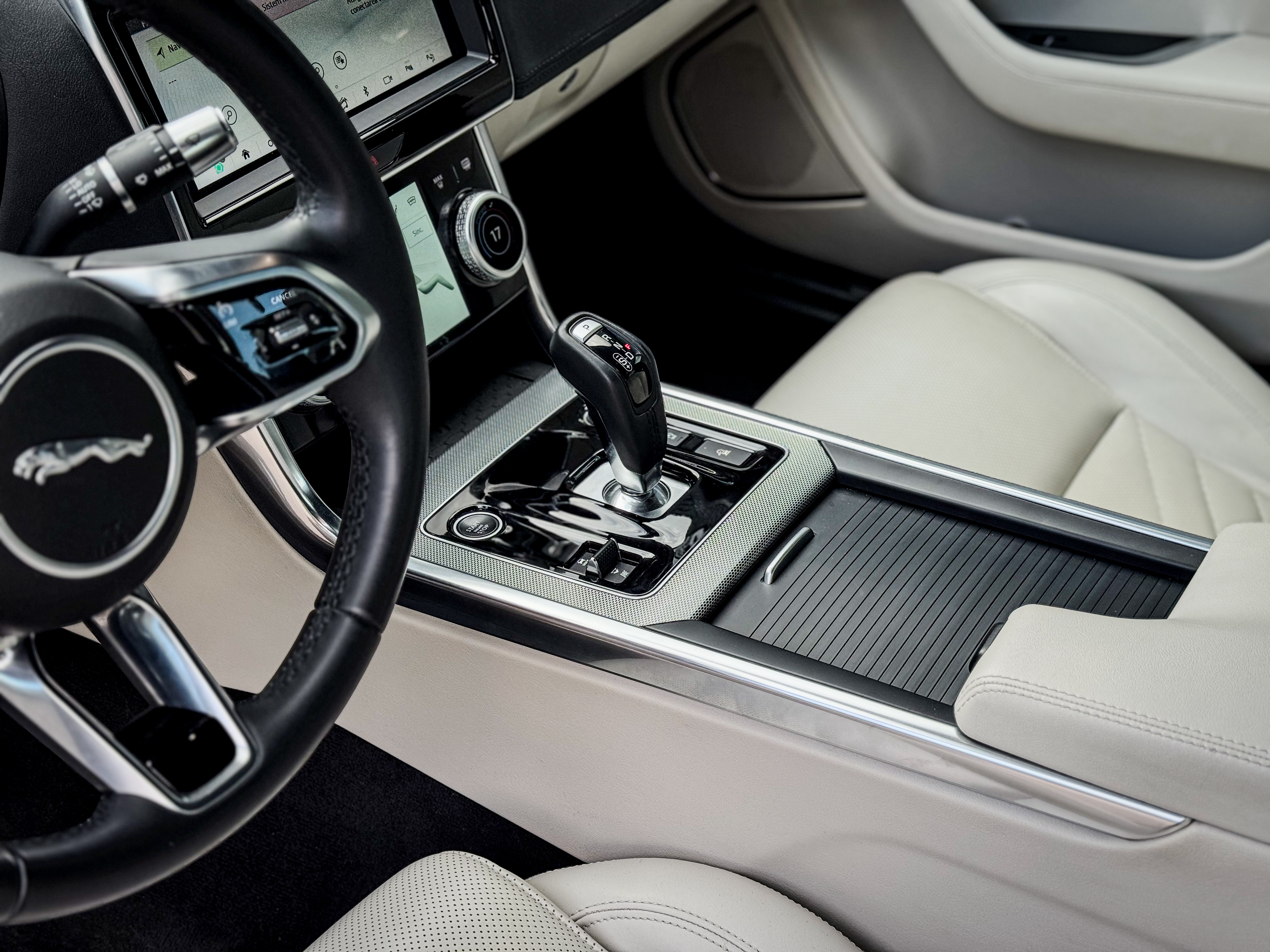 P300 AWD HSE