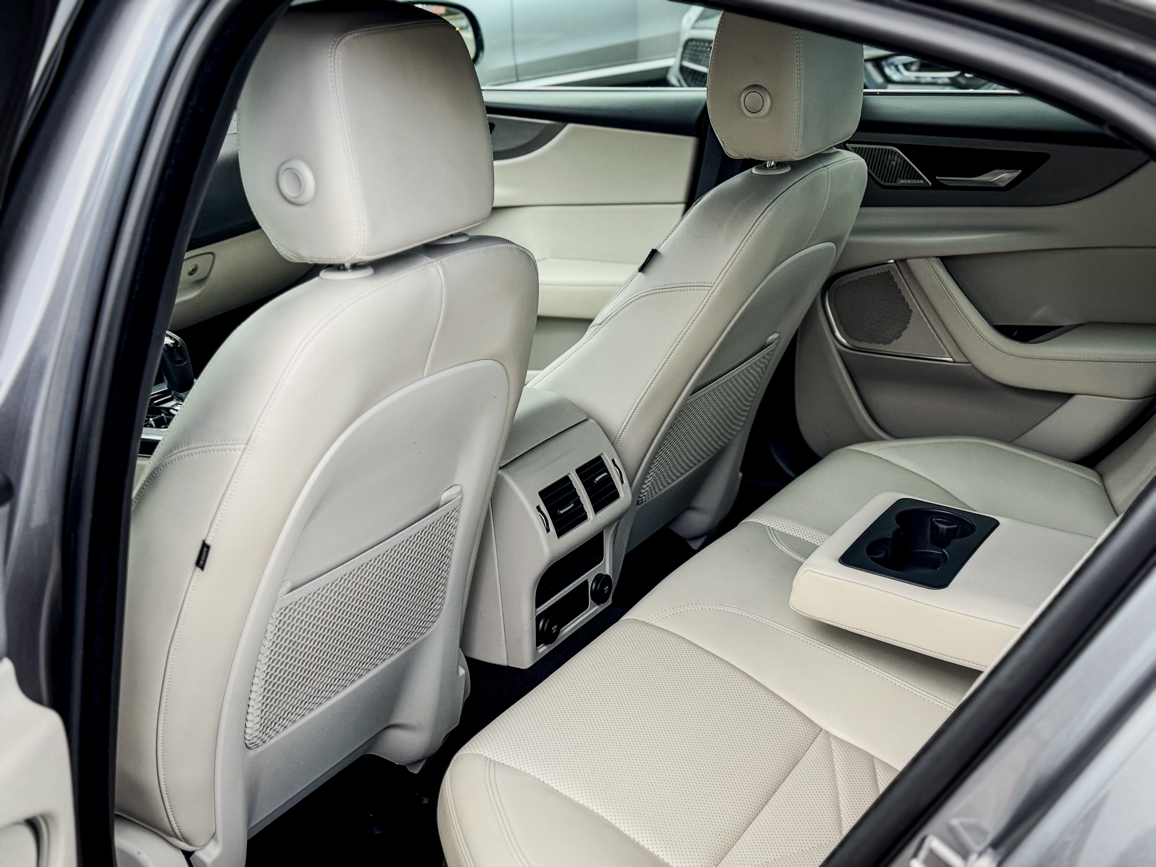 P300 AWD HSE