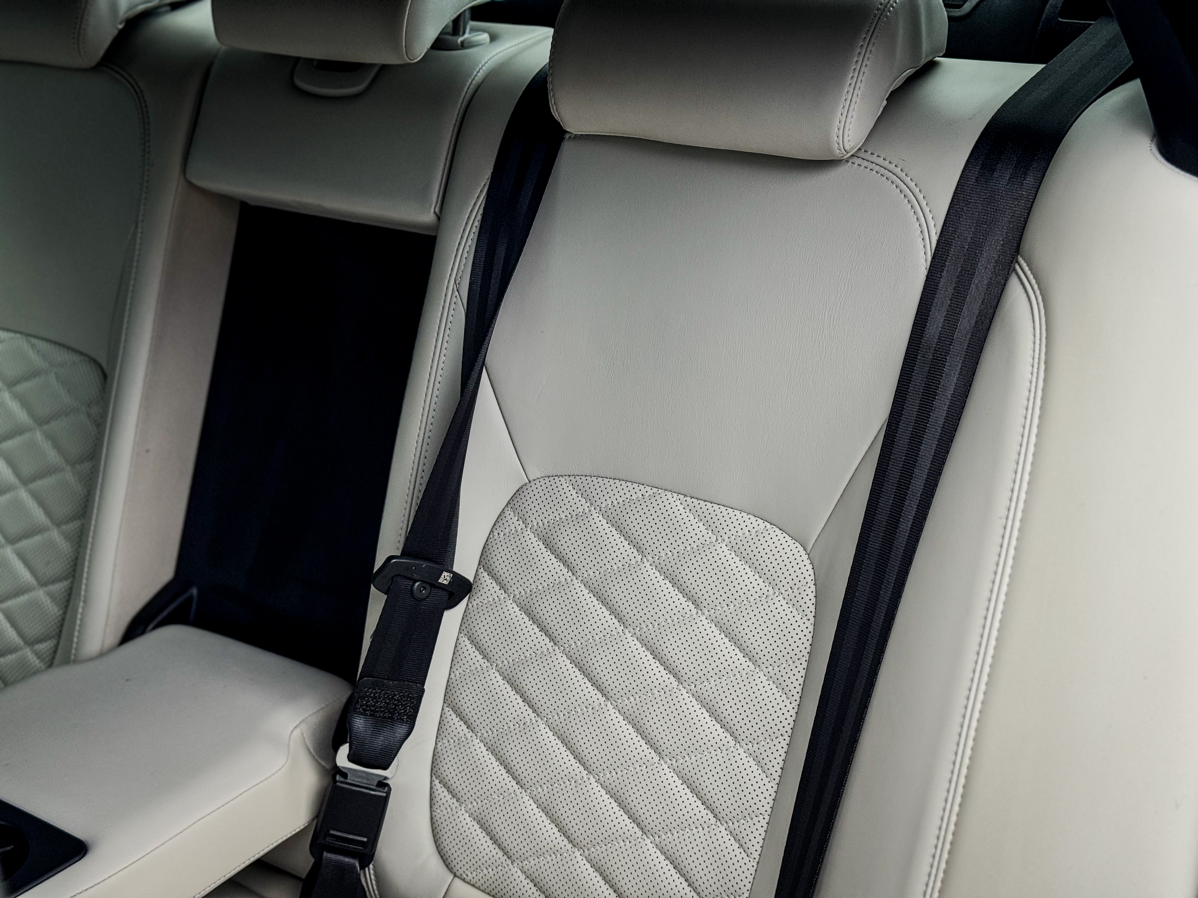 P300 AWD HSE