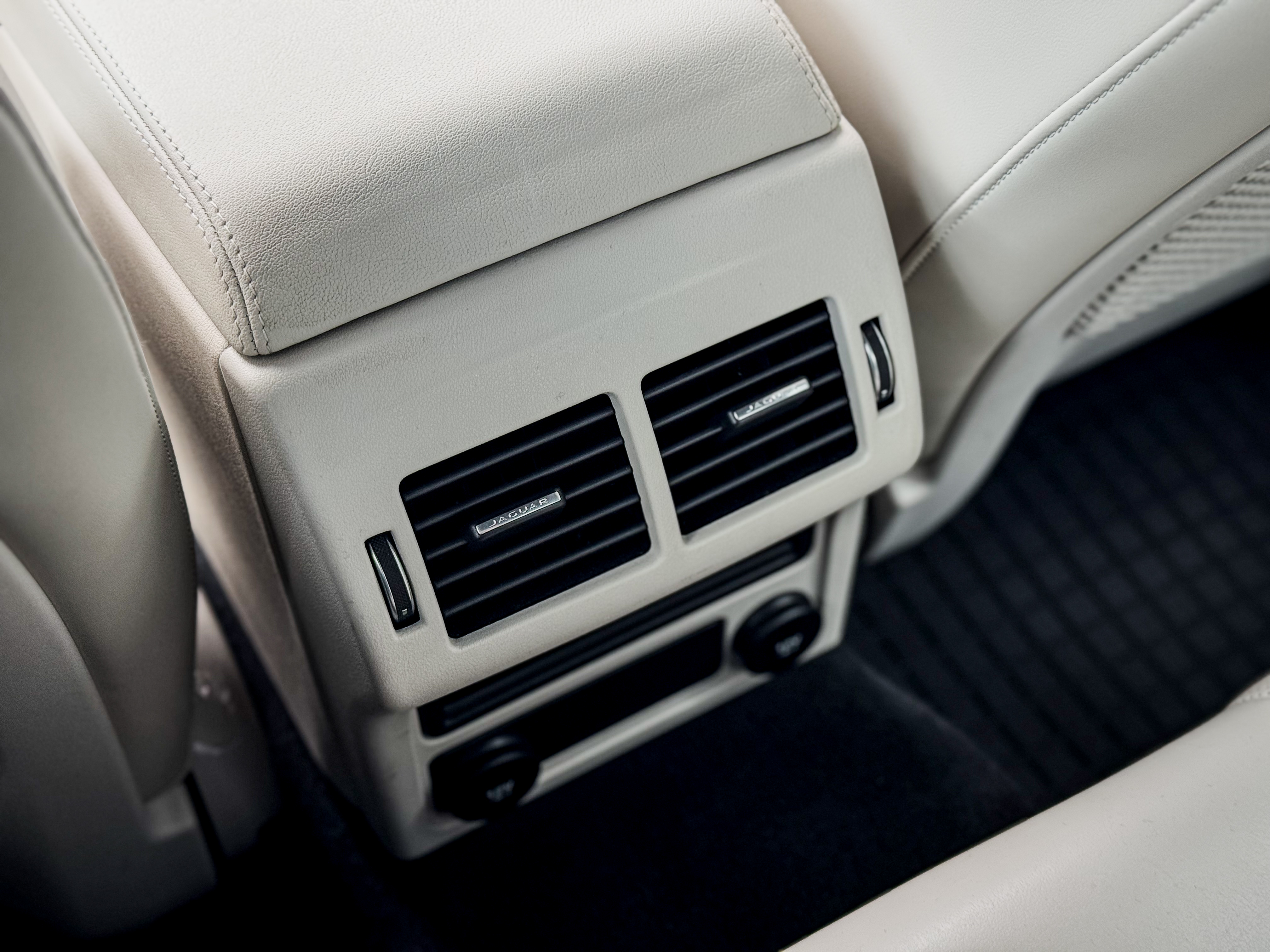P300 AWD HSE