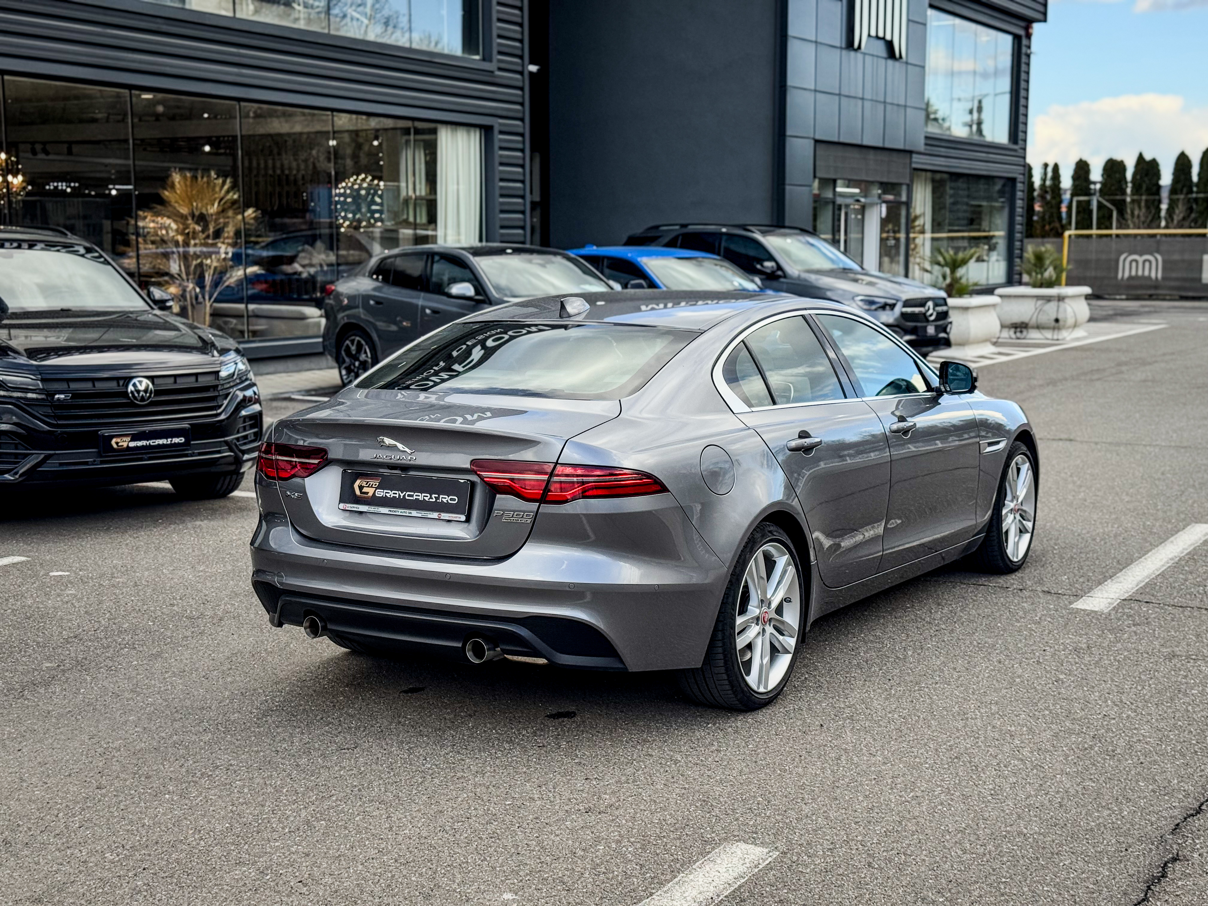 P300 AWD HSE