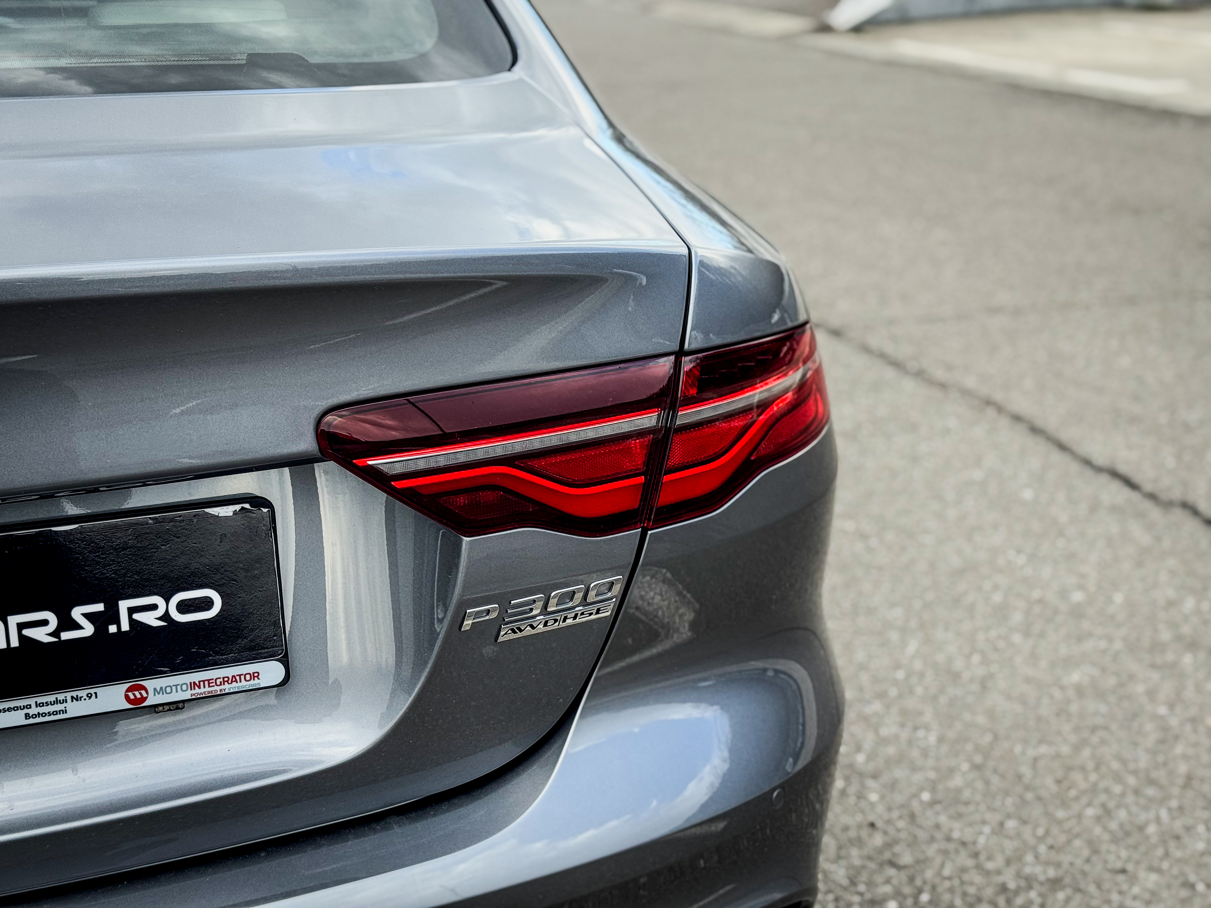P300 AWD HSE